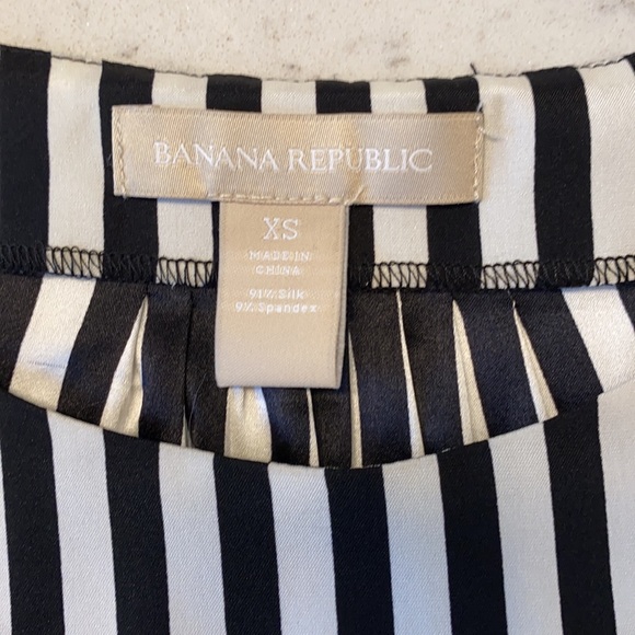Banana Republic Black and White Striped Top - Picture 7 of 8